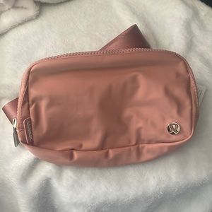 NWT LULULEMON Everywhere Belt bag Pink